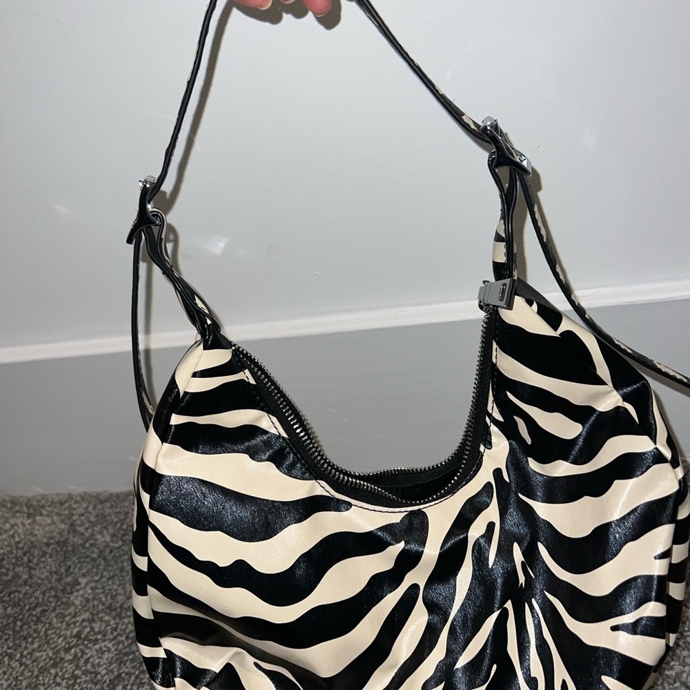 NA-KD NAKD Mini Rounded Bag - Picture 6 of 11